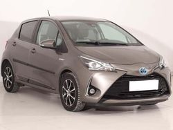 Grau Gebraucht 2018 Toyota Yaris Hybrid Limousine | 14.490 € (Guter Preis)