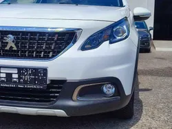 Weiss Gebraucht 2019 Peugeot 2008 Crossway SUV | 10.990 € (Fairer Preis)
