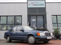 Blau Gebraucht 1991 Mercedes E200 Limousine | 9.900 €