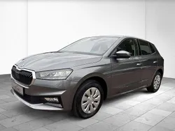 Graphite grau metallic Gebraucht 2024 Skoda Fabia Essence Limousine | 16.580 € (Guter Preis)