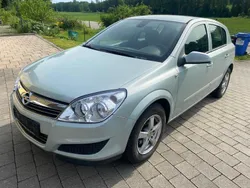Grün Gebraucht 2009 Opel Astra Limousine | 1.750 € (Fairer Preis)