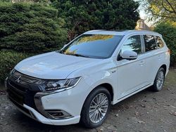 Weiß Gebraucht 2021 Mitsubishi Outlander P-HEV SUV | 22.500 € (Guter Preis)