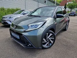 Cardamom green (metallic) Gebraucht 2023 Toyota Aygo X-plore Kleinwagen | 20.990 € (Teuer)