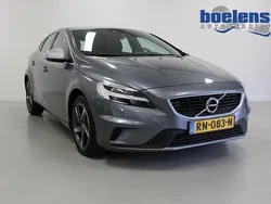 Grau Gebraucht 2018 Volvo V40 Business Edition Kombi | 15.642 € (Etwas zu teuer)