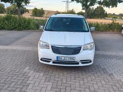 Weiß Gebraucht 2015 Chrysler Voyager Van / Kleinbus | 16.000 €