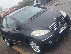 Schwarz Gebraucht 2005 Mercedes 180 Avantgarde Limousine | 1.999 €