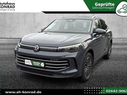 Grau Gebraucht 2024 VW Tiguan Elegance SUV | 40.990 €