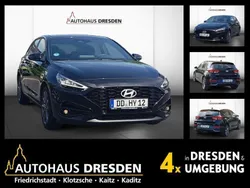 Abyss black / mic Gebraucht 2025 Hyundai i30 Advantage Limousine | 22.580 € (Fairer Preis)