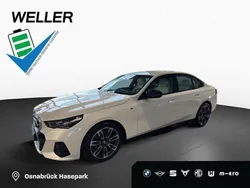 Mineralweiß (weiß) Gebraucht 2024 BMW i5 Comfort Edition Limousine | 66.650 € (Fairer Preis)