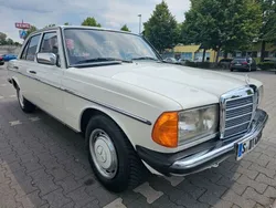 Weiß Gebraucht 1983 Mercedes E230 Limousine | 22.900 €