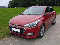 Rot Gebraucht 2017 Hyundai i20 Style Limousine | 8.990 € (Guter Preis)