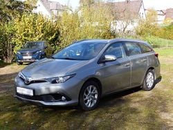Silvergrey (metallic) Gebraucht 2016 Toyota Auris Edition-S Kombi | 10.950 € (Fairer Preis)