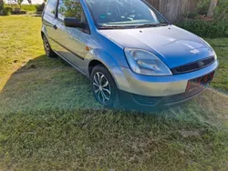 Blau Gebraucht 2005 Ford Fiesta Kleinwagen | 999 € (Etwas zu teuer)