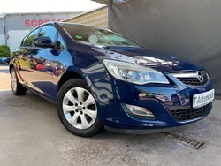 Blau Gebraucht 2011 Opel Astra Selection Limousine | 5.999 € (Etwas zu teuer)