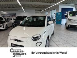Arktis weiß Gebraucht 2023 Fiat 500e Red Limousine | 20.490 € (Teuer)