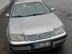 Silber Gebraucht 2000 VW Bora Limousine | 1.950 €