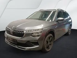 Graphitegrau metallic (metallic) Gebraucht 2024 Skoda Kamiq Selection SUV | 24.900 € (Teuer)