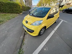 Gelb Gebraucht 2008 Peugeot 107 Kleinwagen | 2.000 € (Fairer Preis)