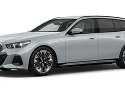 Grau Gebraucht 2024 BMW 540 Comfort Edition Kombi | 67.859 € (Fairer Preis)
