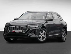 Grau Gebraucht 2024 Audi Q8 e-tron S-Line SUV | 52.211 € (Guter Preis)