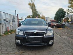 Schwarz Gebraucht 2012 Skoda Octavia Ambition Kombi | 5.999 € (Fairer Preis)