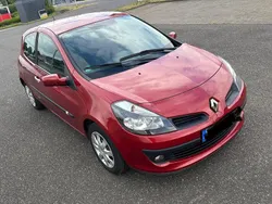 Rot Gebraucht 2006 Renault Clio II Kleinwagen | 1.300 €