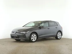 Grau Gebraucht 2024 VW Golf VIII Life Limousine | 30.589 € (Teuer)