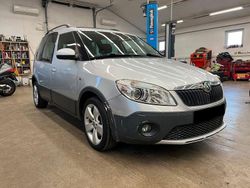Silber Gebraucht 2012 Skoda Roomster Scout Kombi | 5.600 €