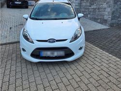 Weiß Gebraucht 2010 Ford Fiesta Kleinwagen | 4.450 € (Etwas zu teuer)