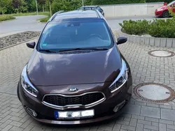 Braun Gebraucht 2013 Kia Ceed Sportswagon Kombi | 11.500 € (Teuer)