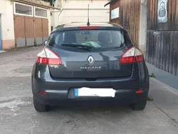 Schwarz Gebraucht 2009 Renault Mégane III Expression Limousine | 5.300 € (Etwas zu teuer)