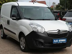 Weiß Gebraucht 2015 Opel Combo Van / Kleinbus | 5.900 € (Guter Preis)