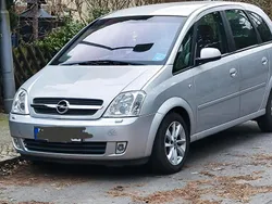Silber Gebraucht 2005 Opel Meriva Edition Van / Kleinbus | 1.999 € (Etwas zu teuer)