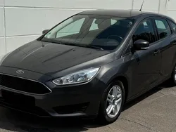 Grau Gebraucht 2015 Ford Focus Trend Limousine | 3.890 € (Superpreis)