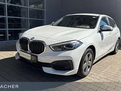 Alpinweiß uni Gebraucht 2024 BMW 118 Advantage Kleinwagen | 20.990 € (Fairer Preis)