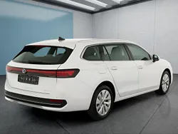 Weiß Neu 2025 VW Passat Kombi | 45.849 € (Guter Preis)
