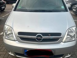 Grau Gebraucht 2005 Opel Meriva Van / Kleinbus | 1.800 € (Guter Preis)