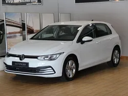 Weiß Gebraucht 2022 VW Golf VIII Life Limousine | 19.680 € (Fairer Preis)