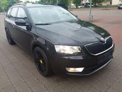 Schwarz Gebraucht 2014 Skoda Octavia Kombi | 9.999 € (Fairer Preis)