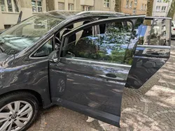 Grau Gebraucht 2021 VW Touran Highline Van / Kleinbus | 27.999 € (Guter Preis)
