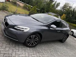Grau Gebraucht 2017 Volvo V40 Kombi | 12.900 € (Fairer Preis)
