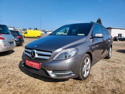 Grau Gebraucht 2011 Mercedes B200 Van / Kleinbus | 11.999 € (Teuer)