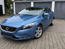 Blau Gebraucht 2016 Volvo V40 Momentum Kombi | 14.999 € (Guter Preis)