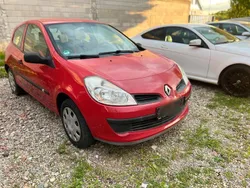 Rot Gebraucht 2006 Renault Clio II Kleinwagen | 1.300 €