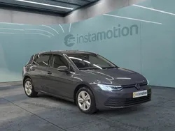 Grau Gebraucht 2024 VW Golf VIII Life Limousine | 23.399 € (Fairer Preis)