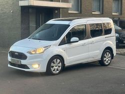 Weiß Gebraucht 2018 Ford Tourneo Connect Titanium Van / Kleinbus | 15.880 €