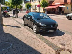 Schwarz Gebraucht 2002 Peugeot 206 CC Cabrio | 2.998 € (Etwas zu teuer)