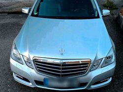 Grau Gebraucht 2011 Mercedes E200 Avantgarde Kombi | 9.499 €