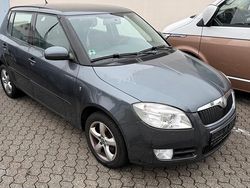 Grau Gebraucht 2009 Skoda Fabia Limousine | 2.300 € (Fairer Preis)