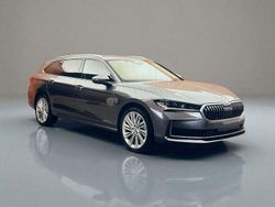 Grau Gebraucht 2024 Skoda Superb LAURIN & KLEMENT Kombi | 40.990 € (Superpreis)